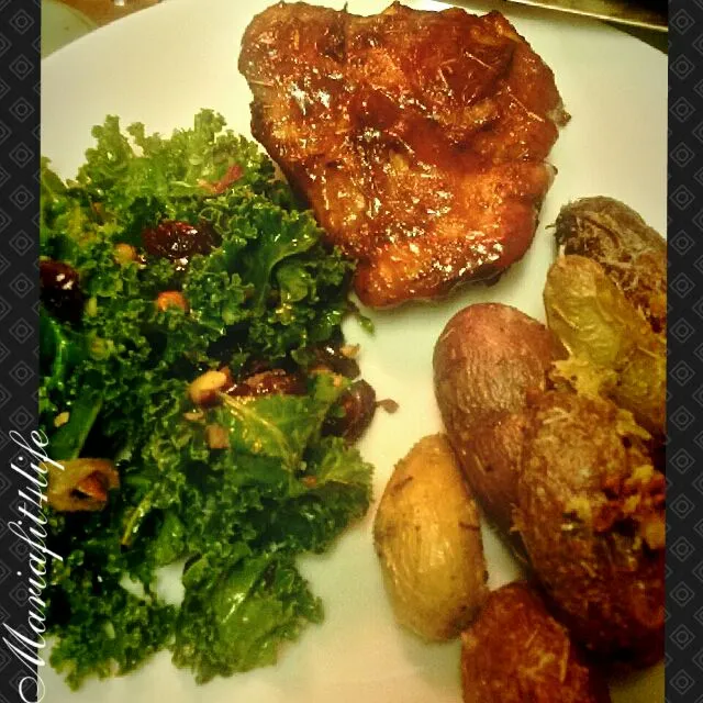 Barbecue Smoked Chicken, Garlic Parmesan Fingerling Potatoes,kale salad / warm Cranberry
Vinaigrette #delicious 😋|Mariafit4life🇺🇲🪶🦅さん