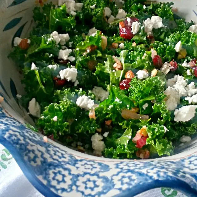 Kale, Almonds garlic ,shallots, feta cheese Salad with Warm Cranberry Vinaigrette #healthyeats|Mariafit4life🇺🇲🪶🦅さん