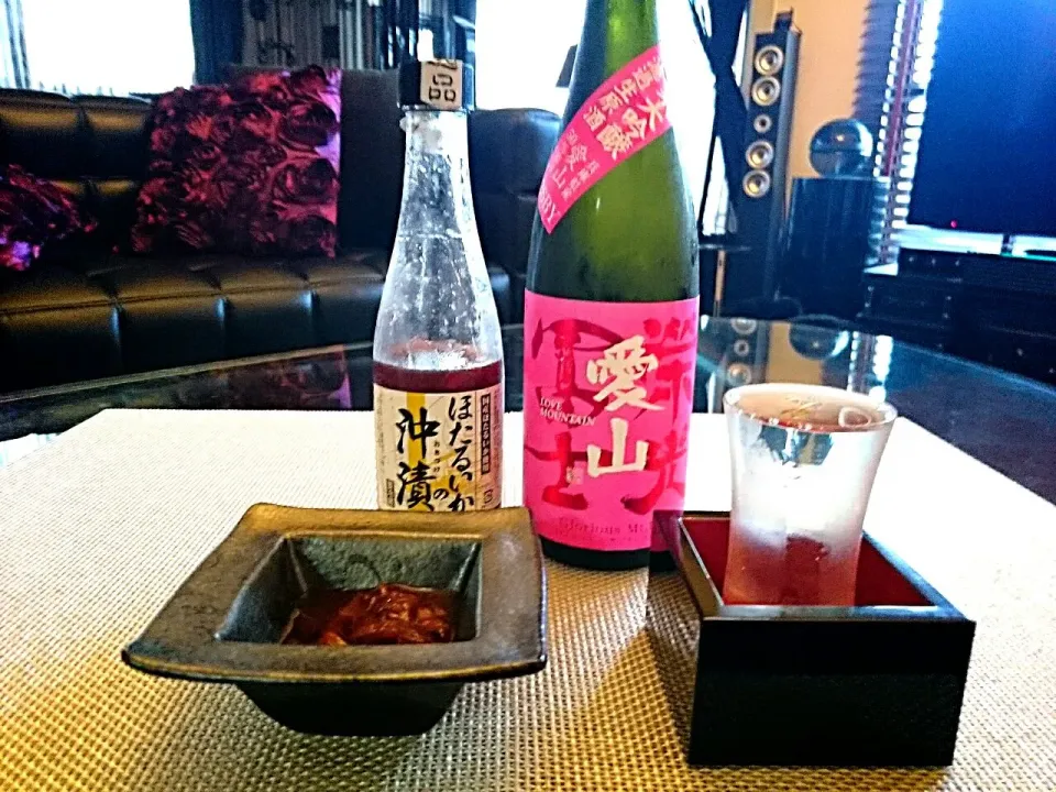 Snapdishの料理写真:休日二日目も あっという間に過ぎて 後は寝るだけ～
またまた ほたるいかの沖漬けと 冷酒で 晩酌🏠😳🍶♡|yokoさん