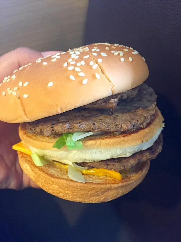 Snapdishの料理写真:Big mac|Maretin Sandyさん