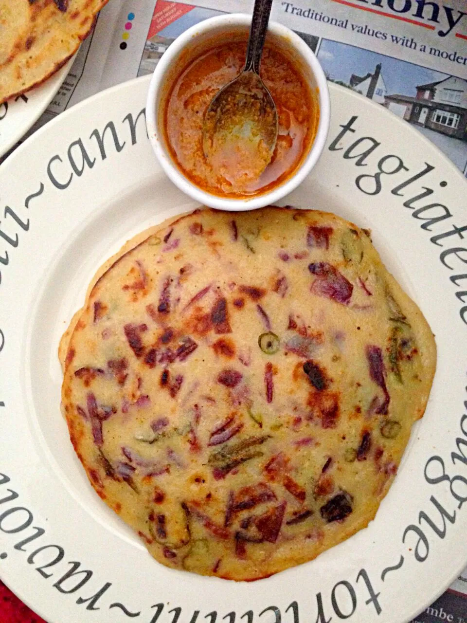 Uttapum / south Indian savory made with Semolina n veges... served with Onion Chutney|hinaさん