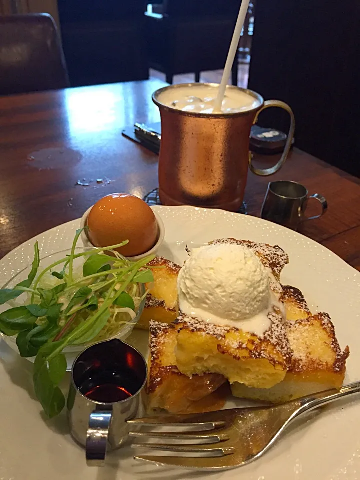 Snapdishの料理写真:morning french toast, boiled egg and mini salad with soymilk cafe latte☕️🍞🍳🍴|Reiko Araiさん