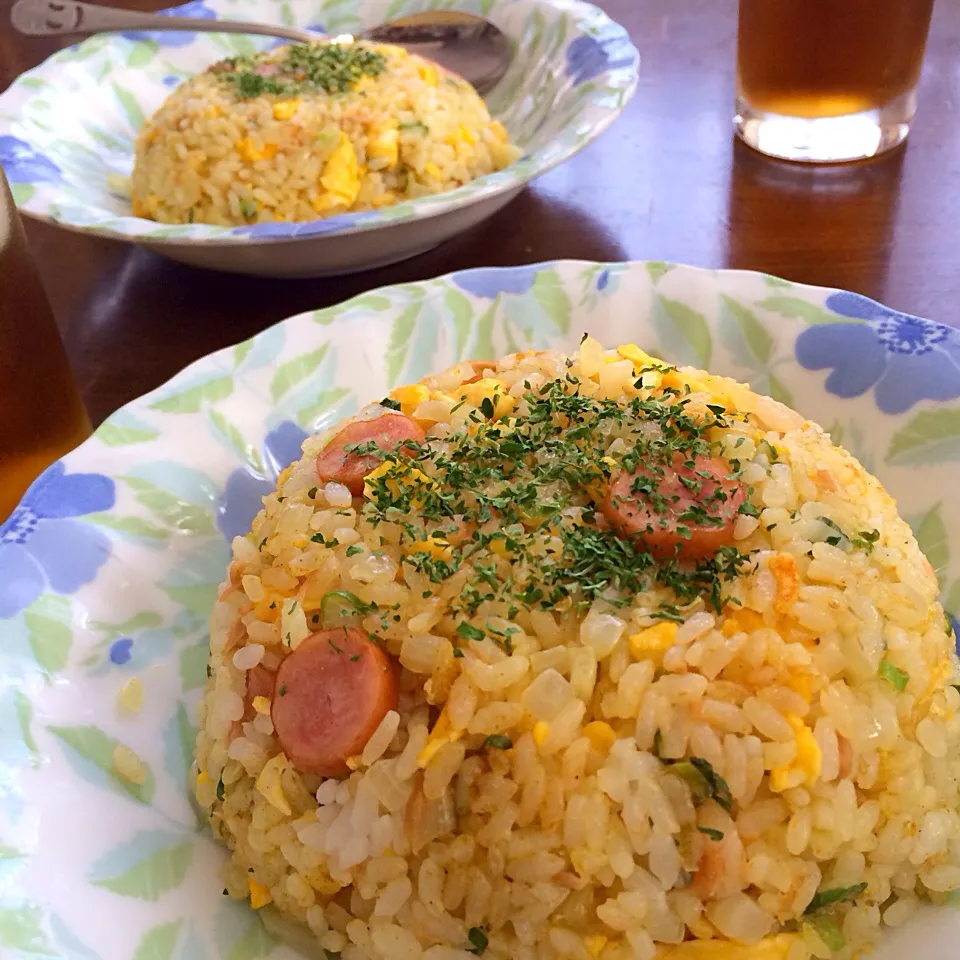 Snapdishの料理写真:ツナと卵のカレー炒飯 by おぶうさま〜シャウエッセン入り〜|ゆうみん（4人の母ちゃん）さん