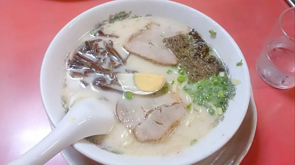 Snapdishの料理写真:10/2 Kumamoto ramen #ラーメン #熊本の料理|タップダンスシチーさん