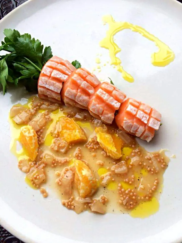 seared salmon shaped like carrot with parsley fruit relish and mustard seeds|CHUENCHAIさん