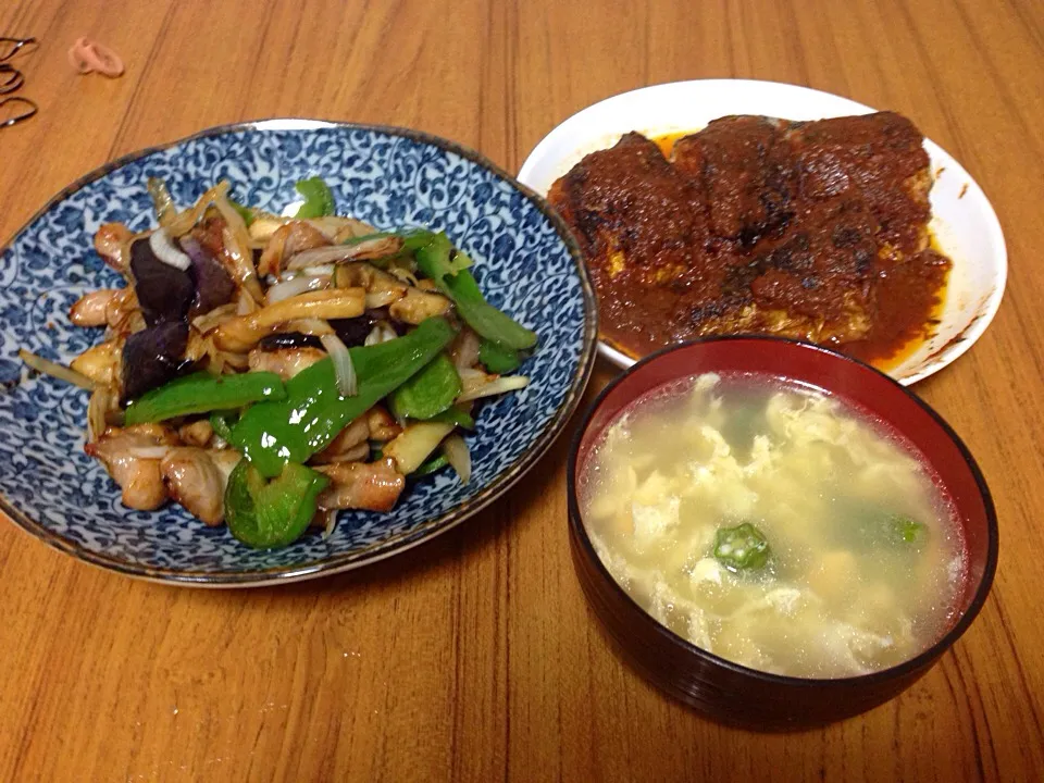 Snapdishの料理写真:茄子とピーマン、鶏モモの炒めもの、サバのトマト煮、かきたま汁（オクラ入り）|Mymyさん