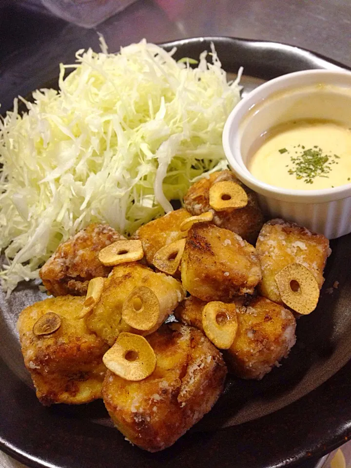 豆腐で作る唐揚げ♡鶏風味、オニオンマヨネーズ添え|めぐまんさん