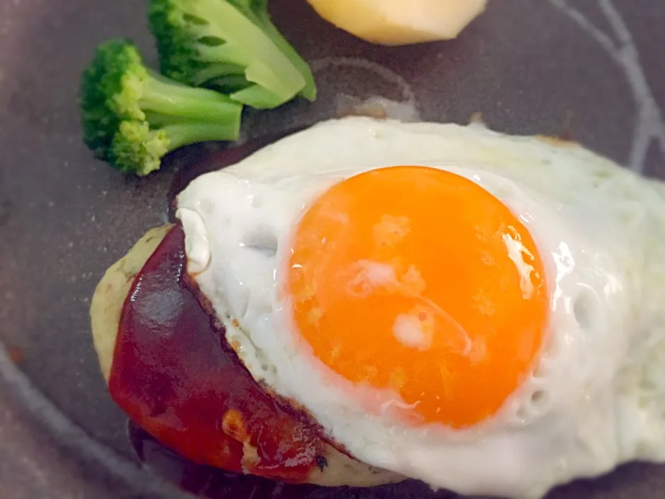 目玉焼き付きチキンハンバーグ|なめさん