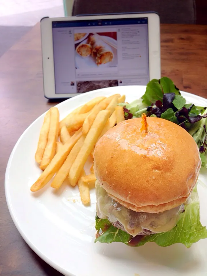 Wagyu beef burger@Artisan Boulangerie Co, Suntec City|coxiella24さん