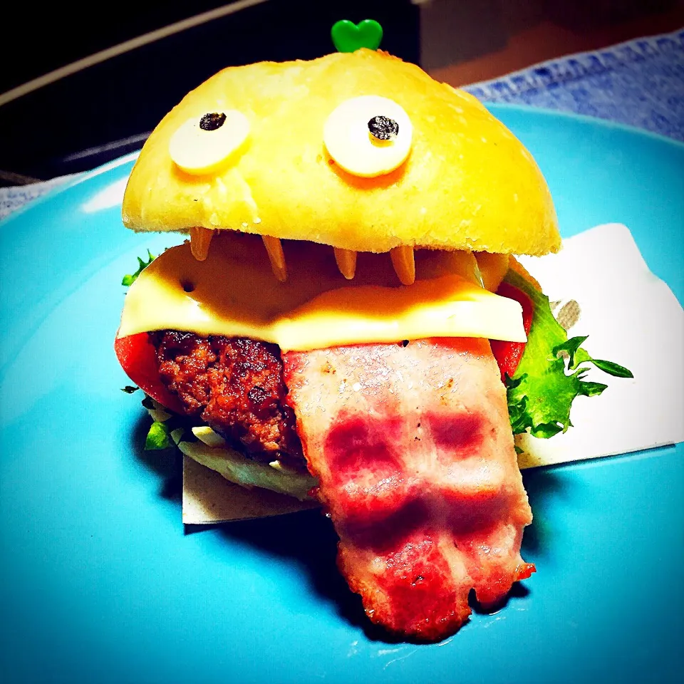 Snapdishの料理写真:モンスターバーガー|なみへそさん