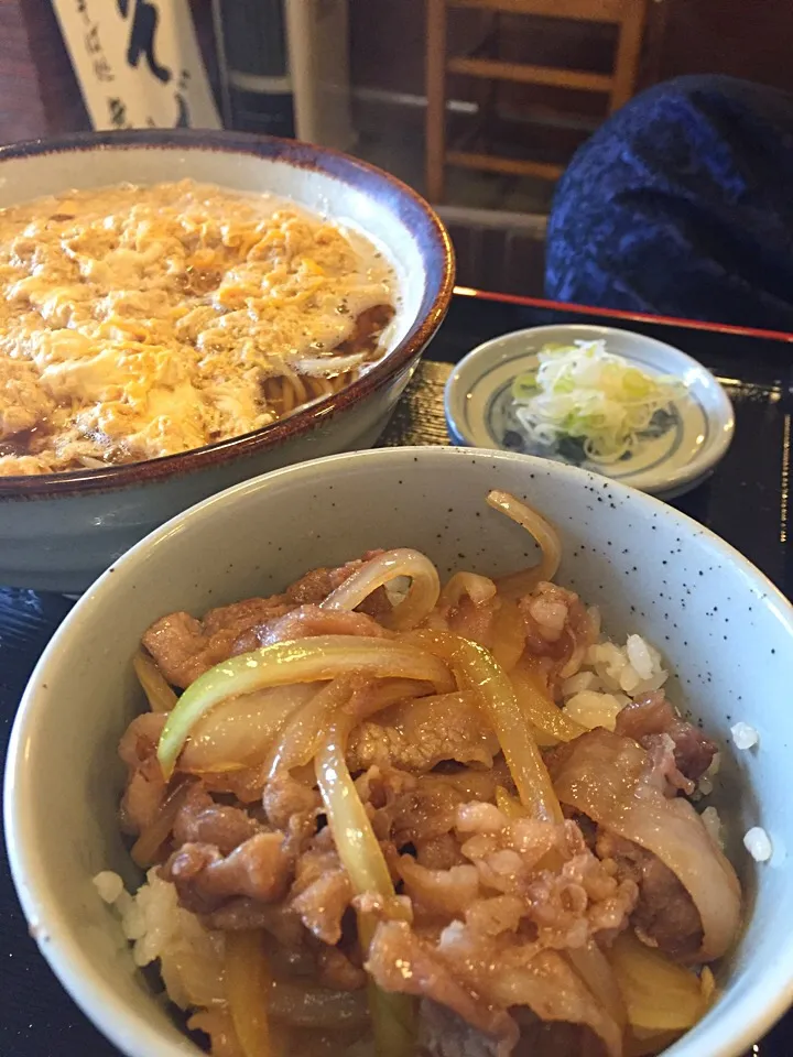 Snapdishの料理写真:卵とじ蕎麦と豚丼|k.mさん