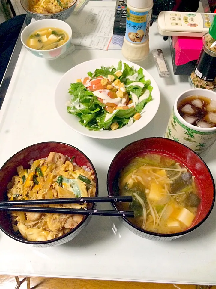 カツ丼、サラダ、味噌汁|Suguru Niiさん