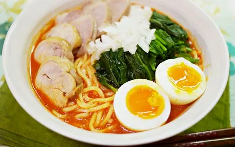 野菜たっぷり！ 体も温まる、チャーシュー入りトマトラーメン|なめっこ星人さん