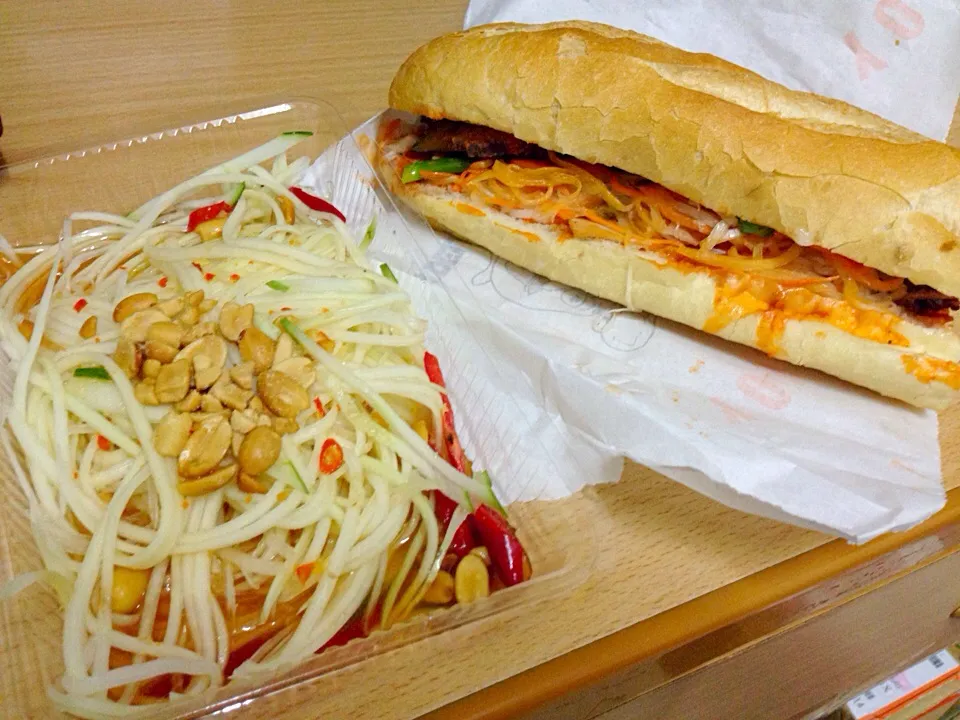 Bánh mì and Som tam|Emmaさん