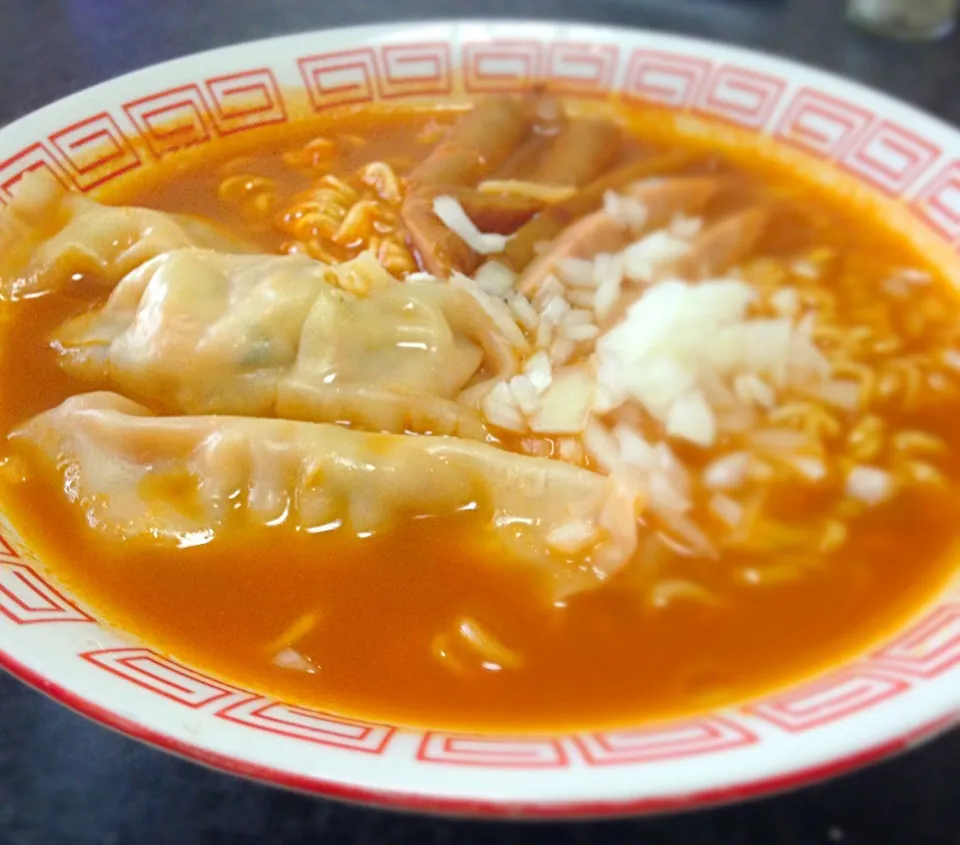 単身赴任の昼ごはん トマト醤油ワンタン麺|ぽんたさん