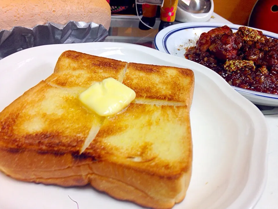 BALMUDAで初めて焼いたバタートーストとカリーヴルスト|虎キチ6さん