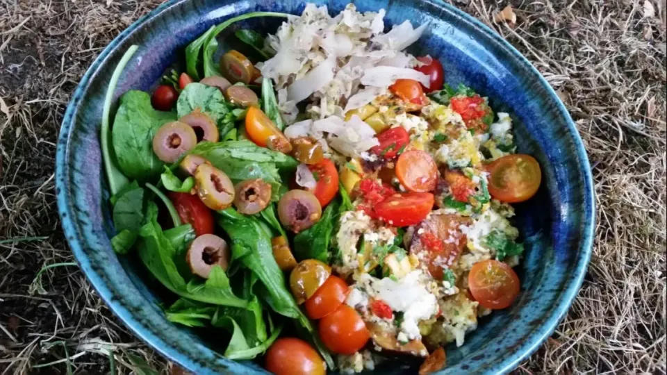 Roasted Veggie & Sheep Feta Scramble with Arugula, Heirloom Cherry Tomatoes, Parsley, Spicy Green Olives, and Kraut|Christina Sasserさん