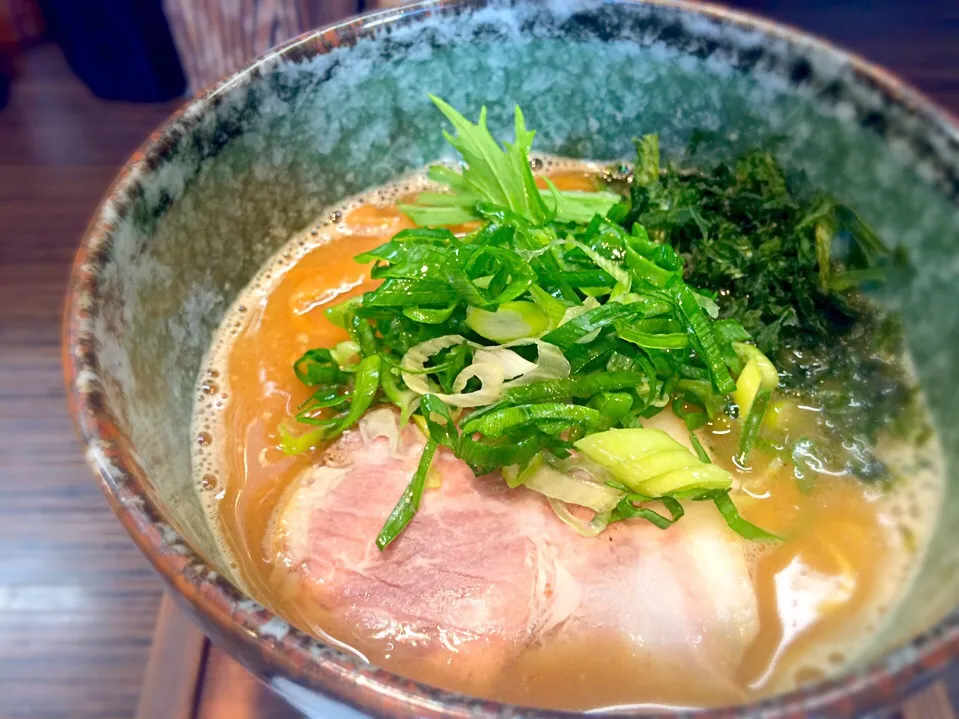 濃旨醤油らぁ麺！@麺処ばっは(西宮北口)|えすとさん