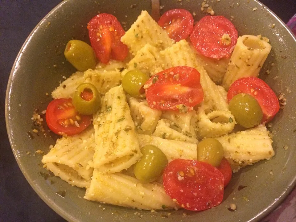 Rigatoni Pesto Alla Genovese topped with grape Tomatoes & green Olives.|Timiko Jacqueline Marshallさん