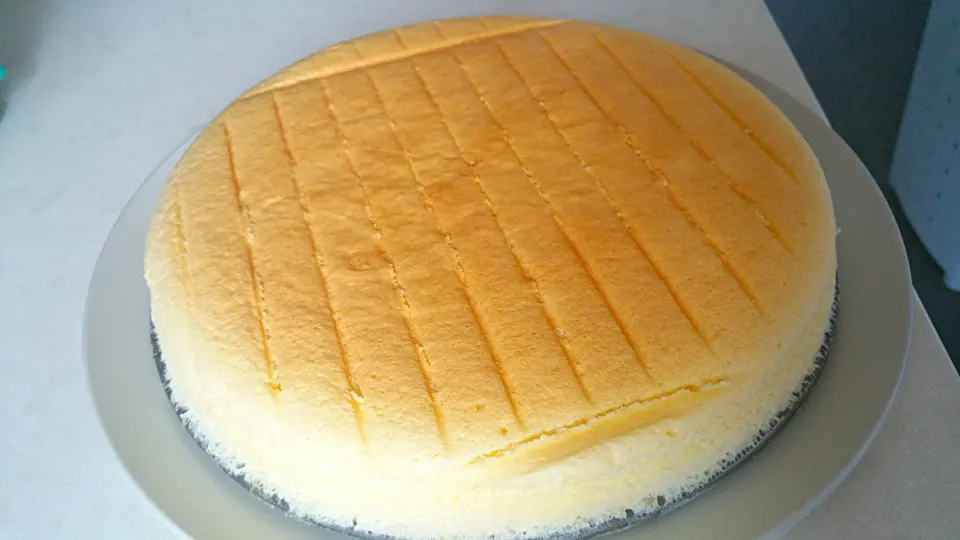 just out of the oven cheese cake!  #soft #meltinyourmouth|Edible loveさん