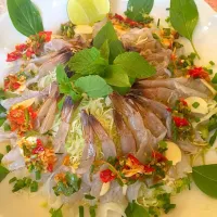 Snapdishの料理写真:กุ้งแช่น้ำปลา|Tadam Keoheuangsyさん