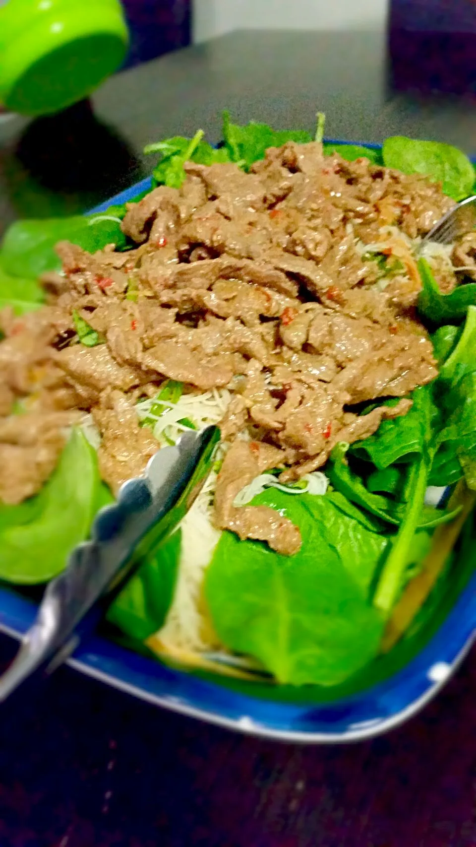 lemongrass and garlic beef stir fry with vermicelli noodle salad|Luke Smithさん