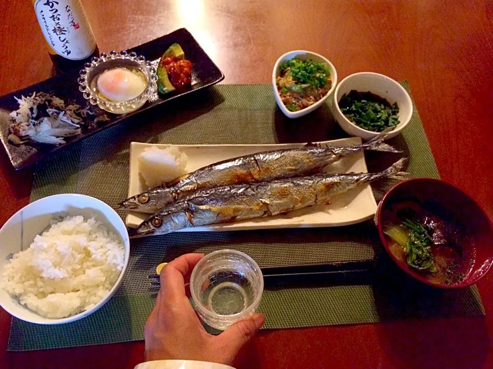 Snapdishの料理写真:Today's Dinner🍴前菜･ｵｸﾗ納豆･韮醤油･秋刀魚の塩焼き･揚げ茄子と青梗菜のお味噌汁|🌈Ami🍻さん