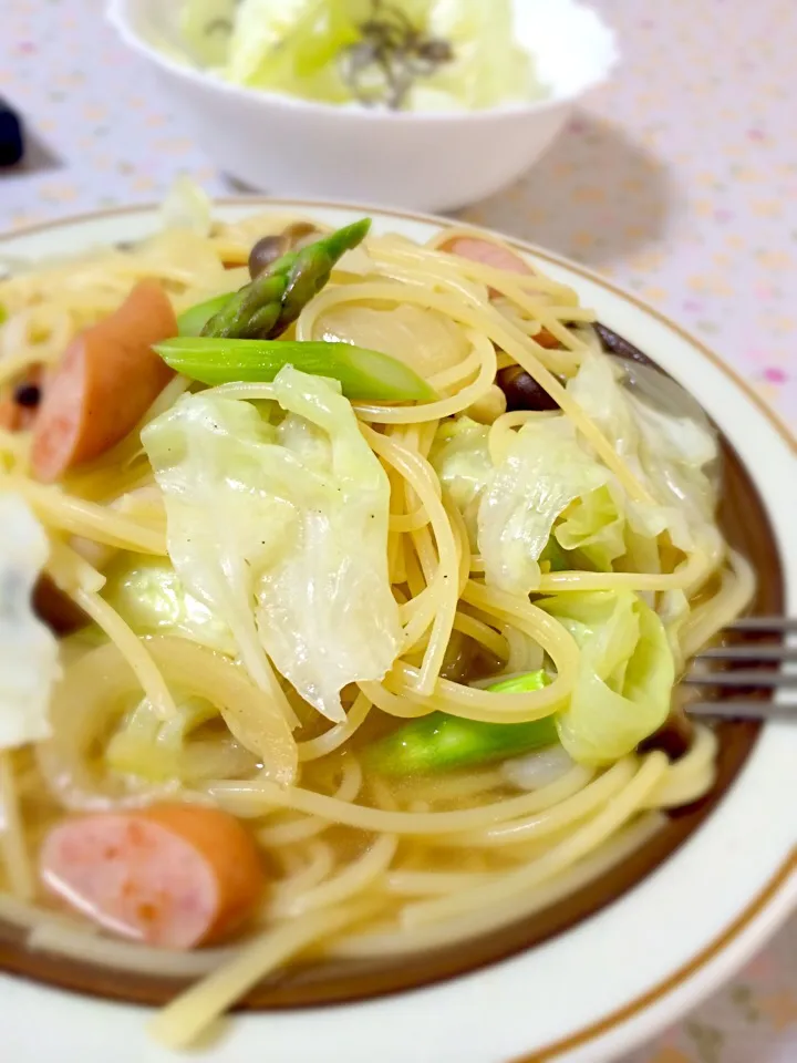 Snapdishの料理写真:コンソメスープパスタ|さっちゃんさん