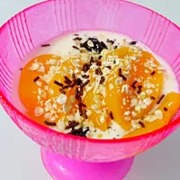 Low Fat Yoghurt + Crushed Oreo + Oats + Peaches + Raw Honey 😘