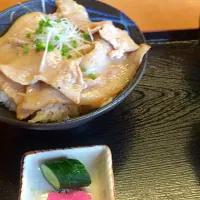 Snapdishの料理写真:塩ダレ豚丼|にらさん