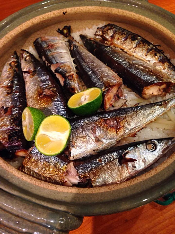 Snapdishの料理写真:秋刀魚土鍋ご飯|てつさん