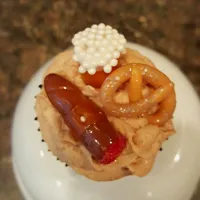 Chocolate cupcakes with peanut butter icing, decorated with tootsie roll cigar, fruit leather beer glass and Caramel pretzel|sherry zenkowichさん