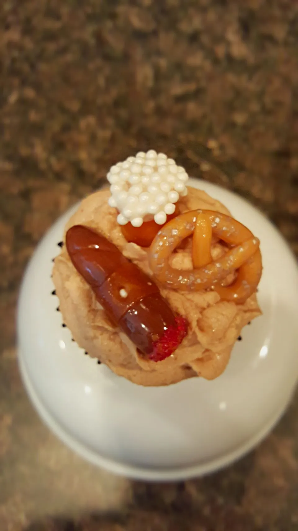 Chocolate cupcakes with peanut butter icing, decorated with tootsie roll cigar, fruit leather beer glass and Caramel pretzel|sherry zenkowichさん