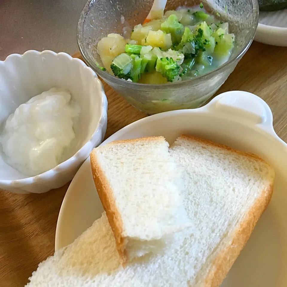 1004朝 パン、ポテトミルクスープ、ヨーグルト|かえるさん