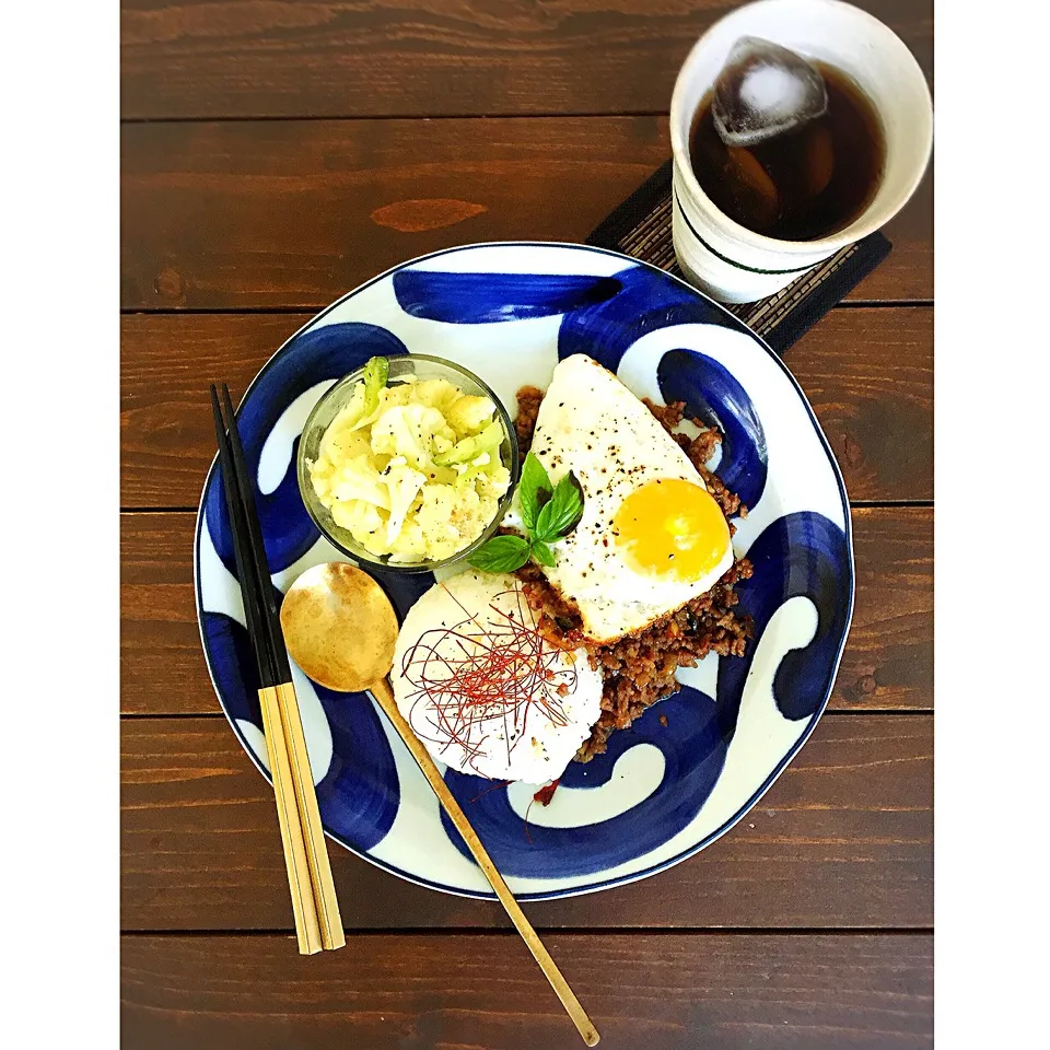 Snapdishの料理写真:ガパオライスとカリフラワーのサラダ🌞🌞🌞|welcomeizumiさん