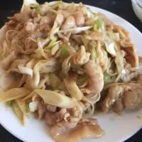 Snapdishの料理写真:豚肉と葱の強火炒め定食@源記(麻布)|かずひこさん