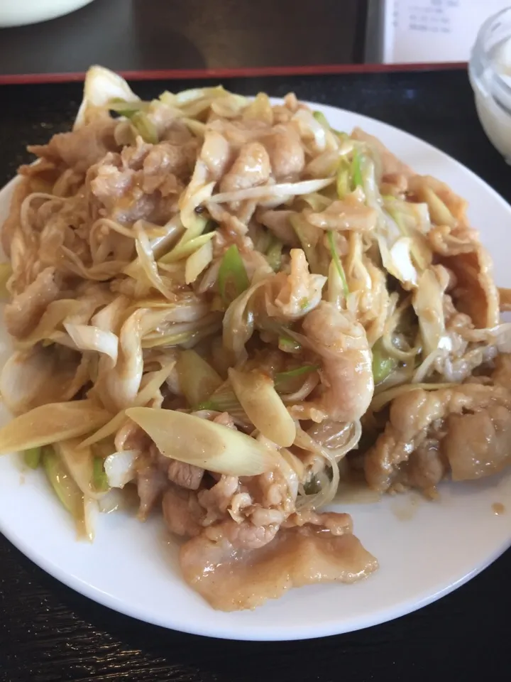 Snapdishの料理写真:豚肉と葱の強火炒め定食@源記(麻布)|かずひこさん