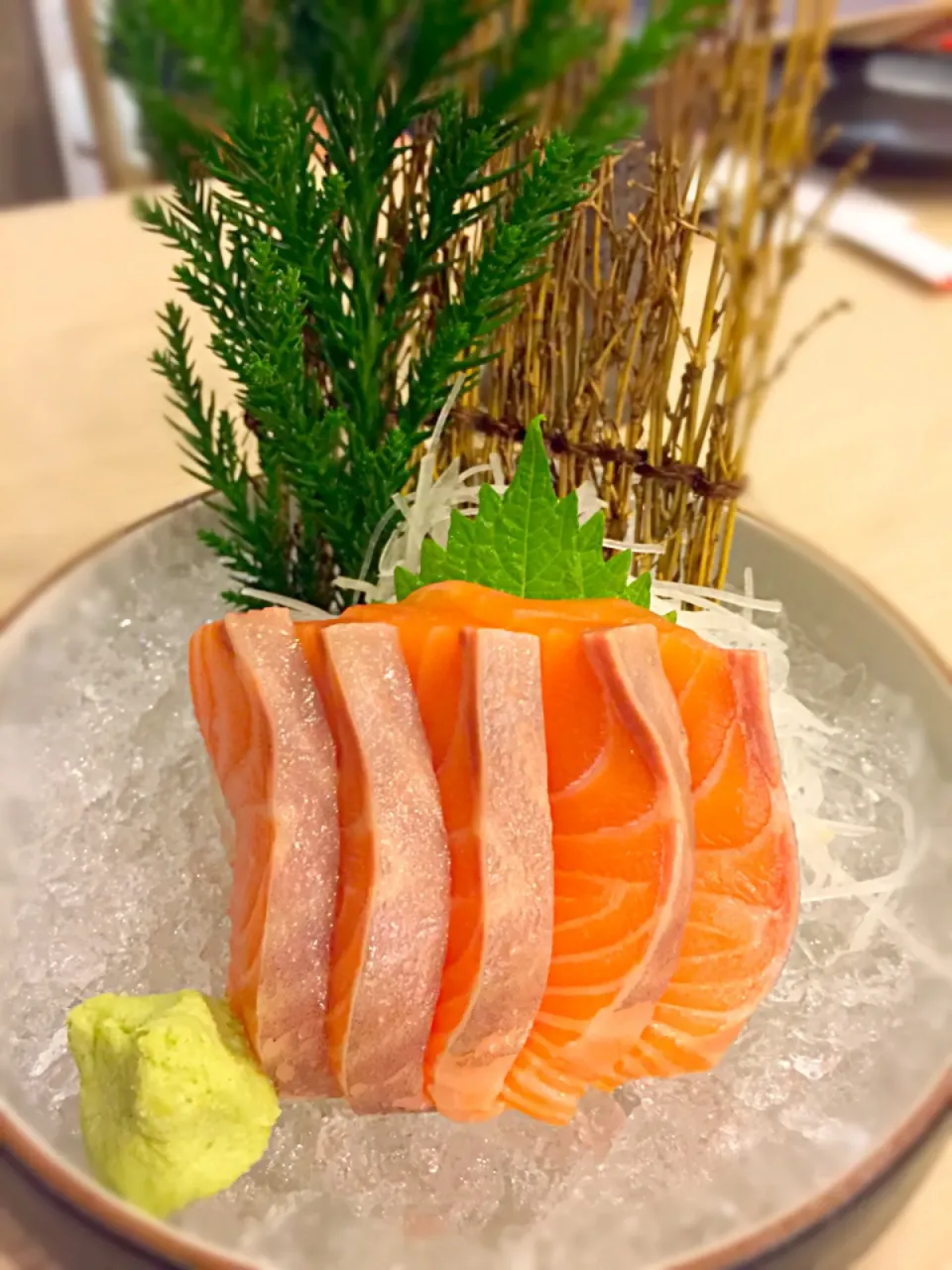 Salmon sashimi|mee aphipongさん