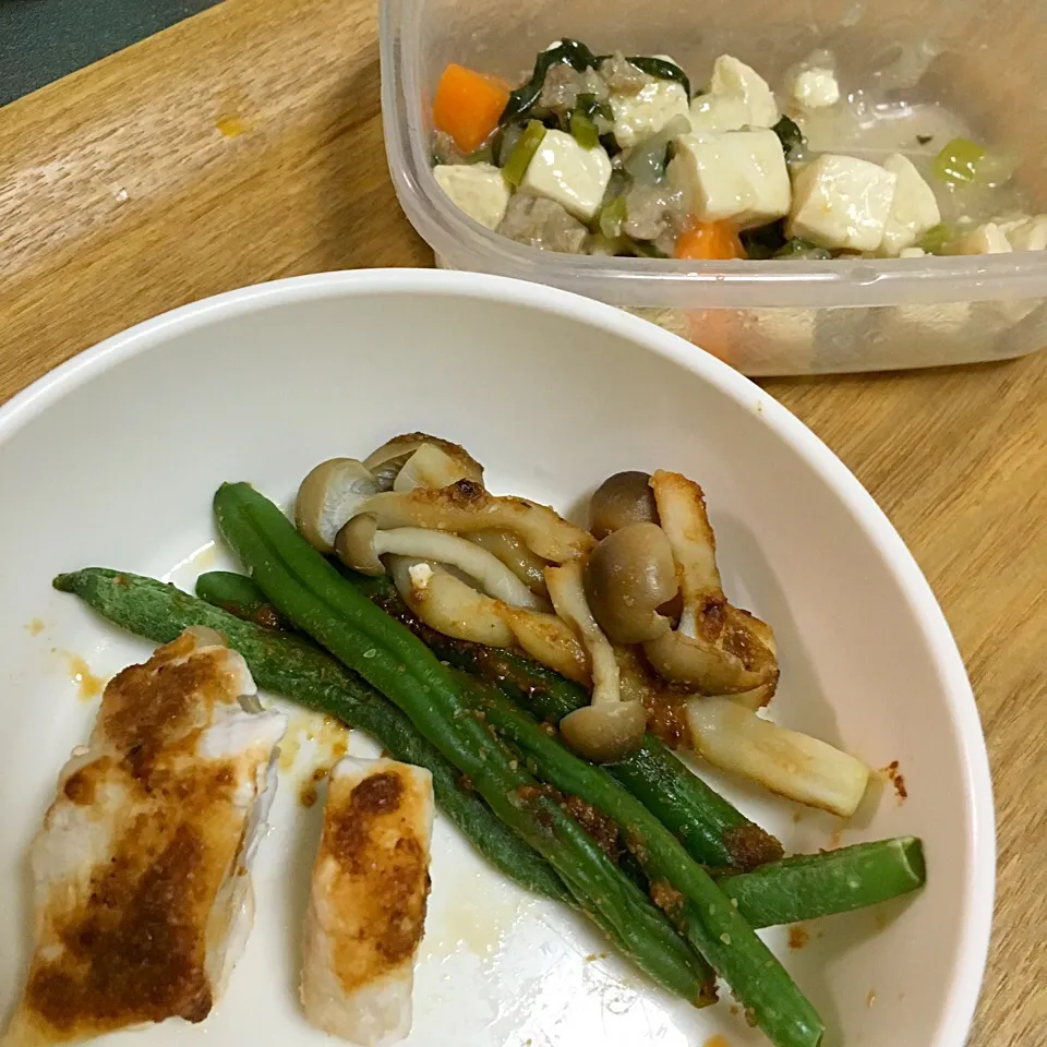 1004夕 うどん、カジキと野菜のごまみそ焼き、麻婆豆腐|かえるさん