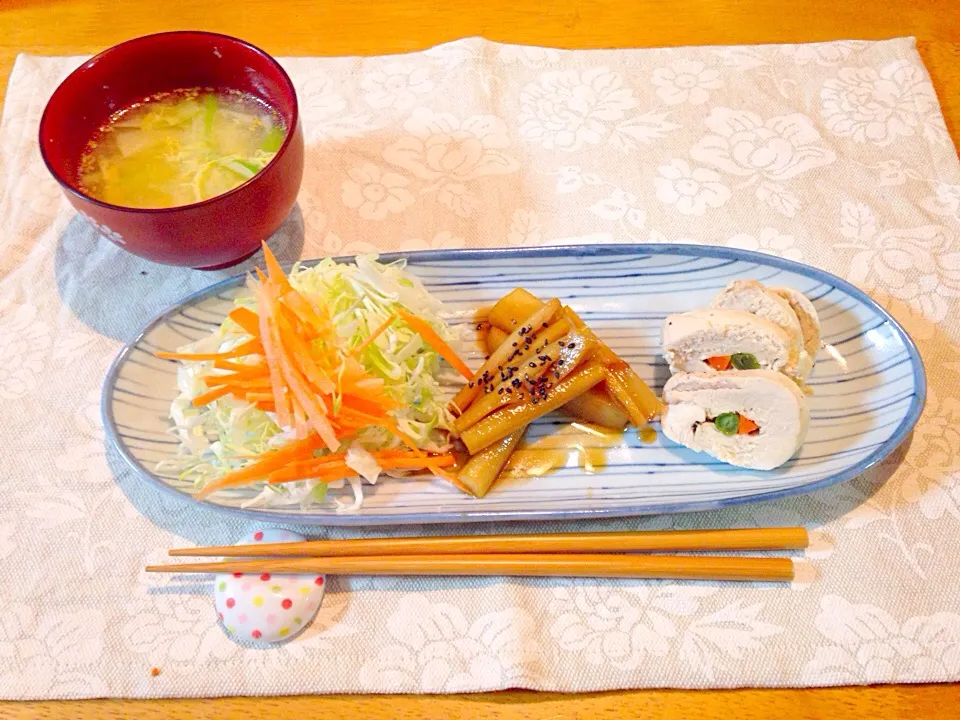 Snapdishの料理写真:鶏ムネのハム･蓮根の金平･鶏ムネの出汁スープ|ともえさん