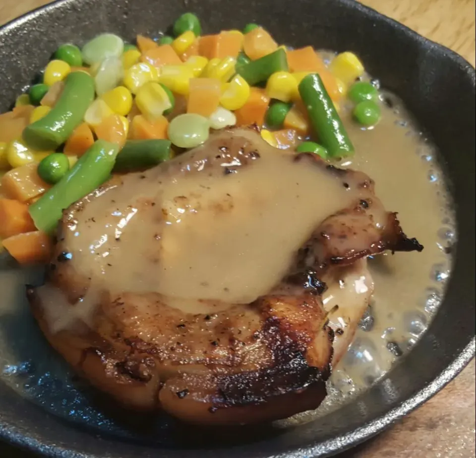 Snapdishの料理写真:Sizzling Porkchop|Cookeatsimplyさん