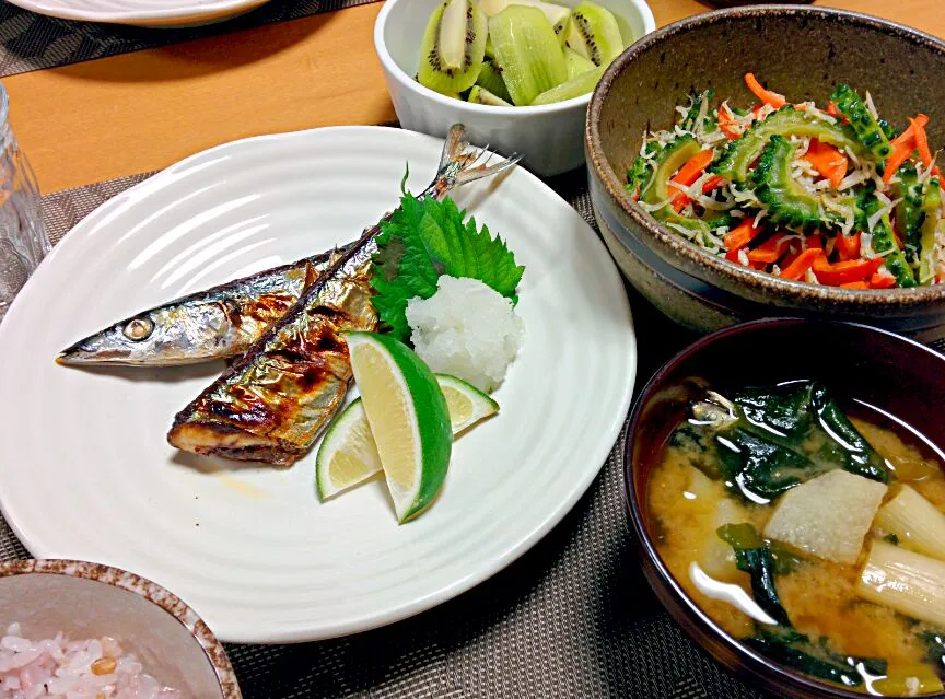 サンマの塩焼き、ゴーヤと人参のしらす炒め煮、山芋と白ネギの味噌汁|ねむねこさん