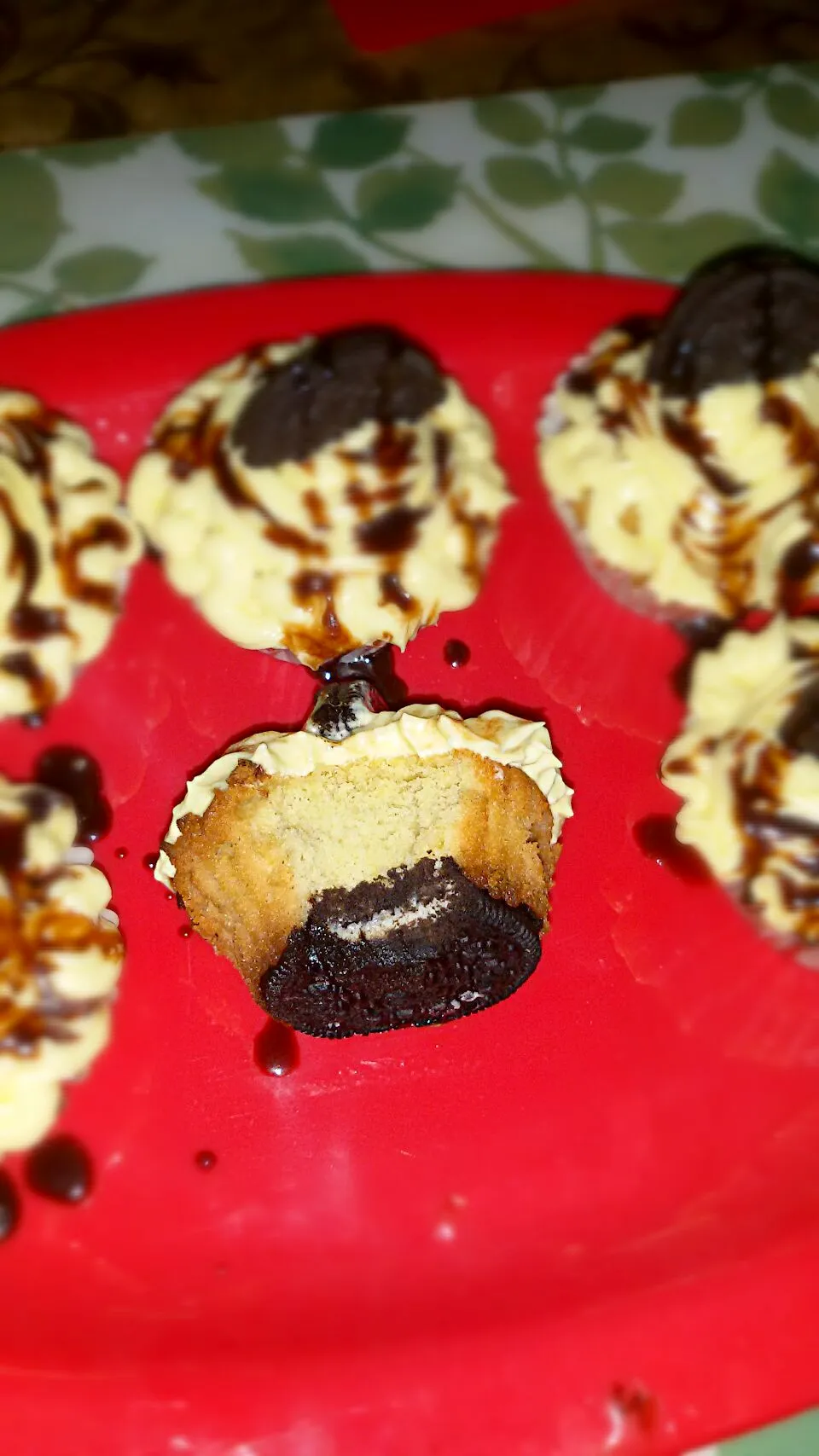 #cupcakes# vanilla cupcakes #oreo cupcakes# cream cheese frosting|Maryam N Aliyuさん