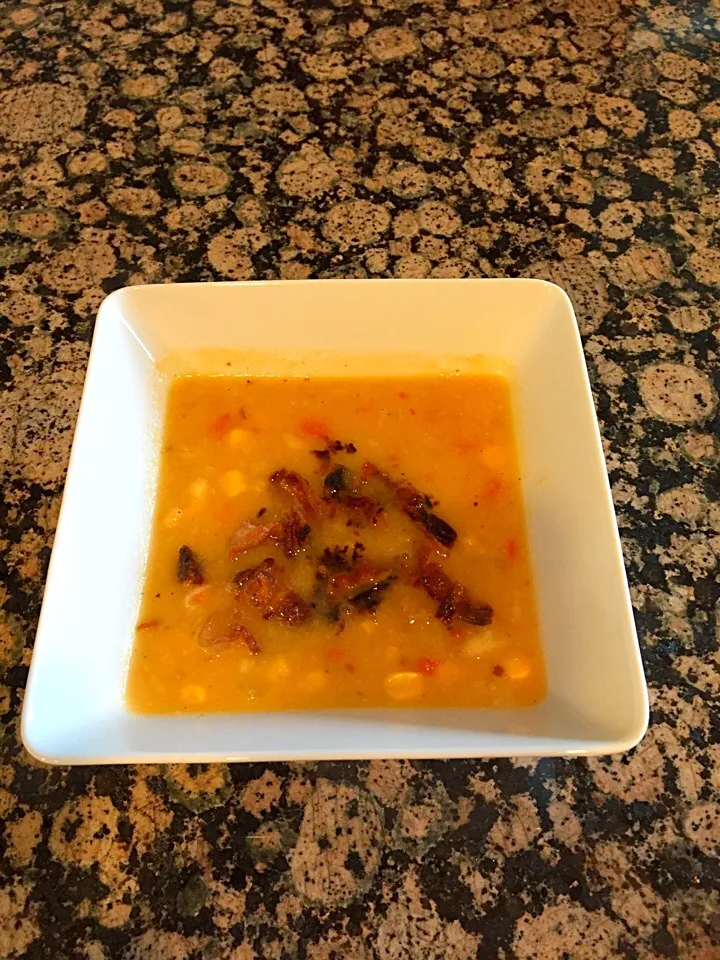 Shrimp corn cauliflower chowder topped w bacon|Mila Coxさん