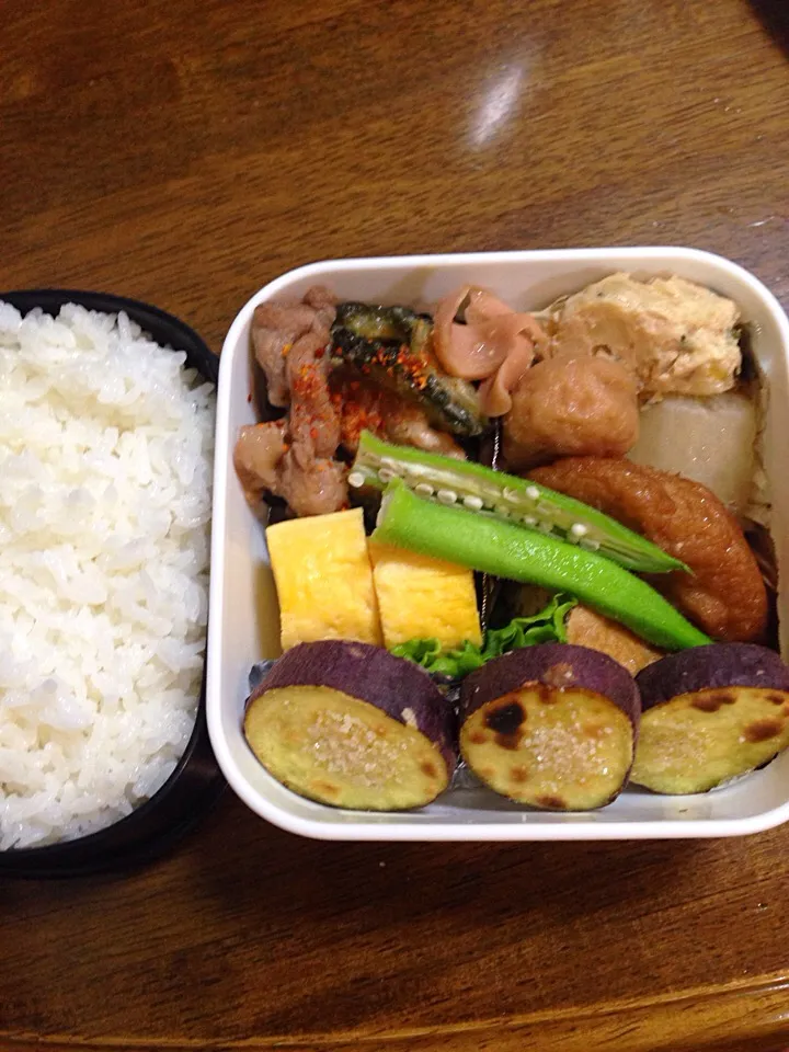 おでん(大根 鶏団子 厚揚げ さつま揚げ) 豚肉とゴーヤのみそ炒め だし巻き さつまいものシュガーバター焼き オクラ|ゆーりんさん