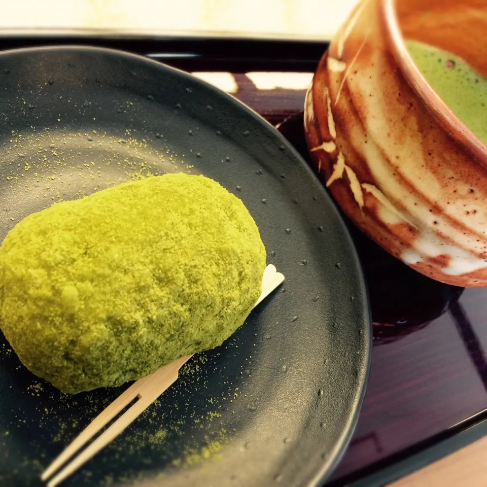 Snapdishの料理写真:お抹茶とお抹茶きなこのおはぎ♪|りーちゃさん