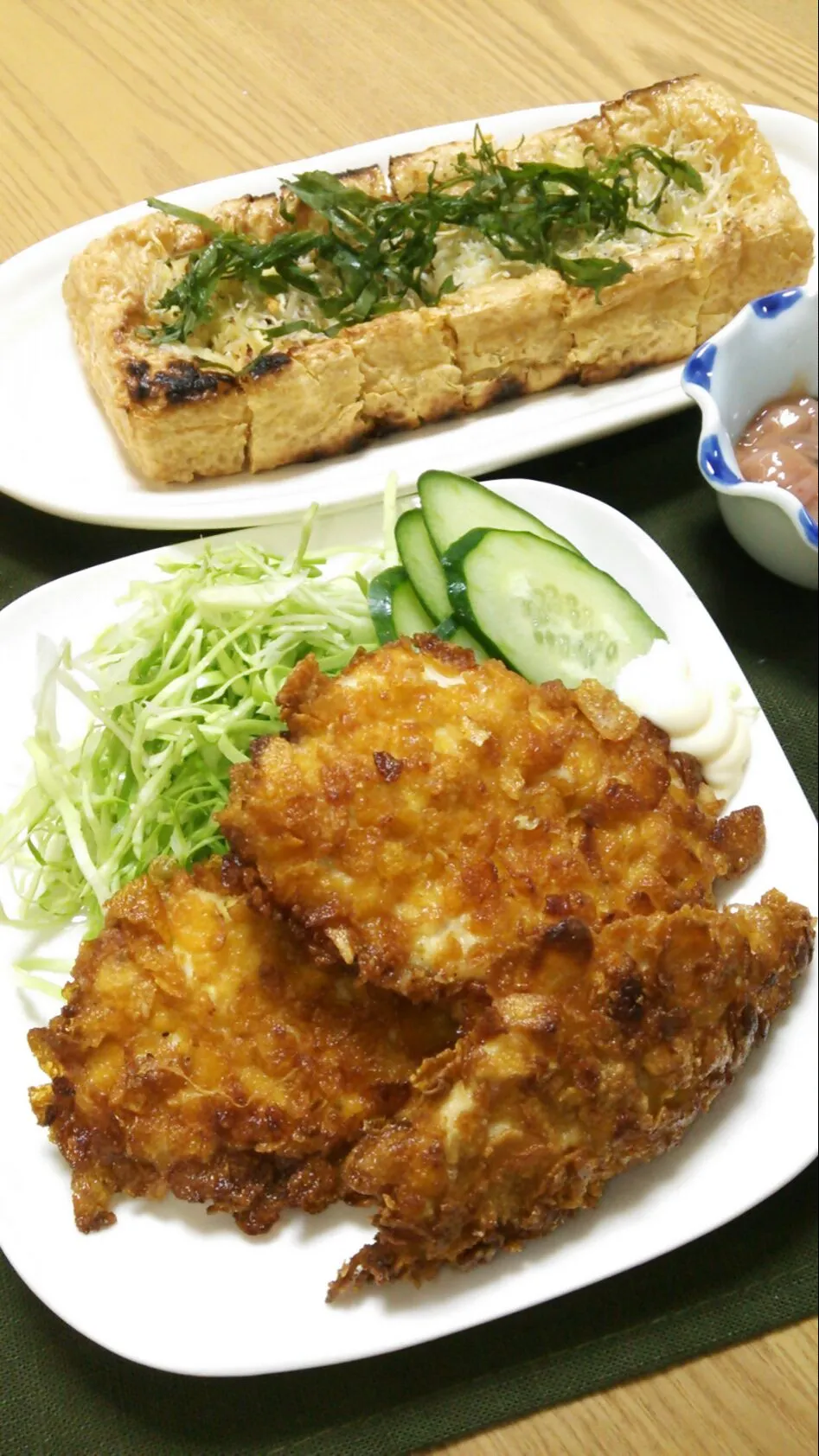 Snapdishの料理写真:sakurakoさんのバリバリ雷チキン！～鳥むね肉のカレー味コーンフレーク揚げ～|seri-chanさん