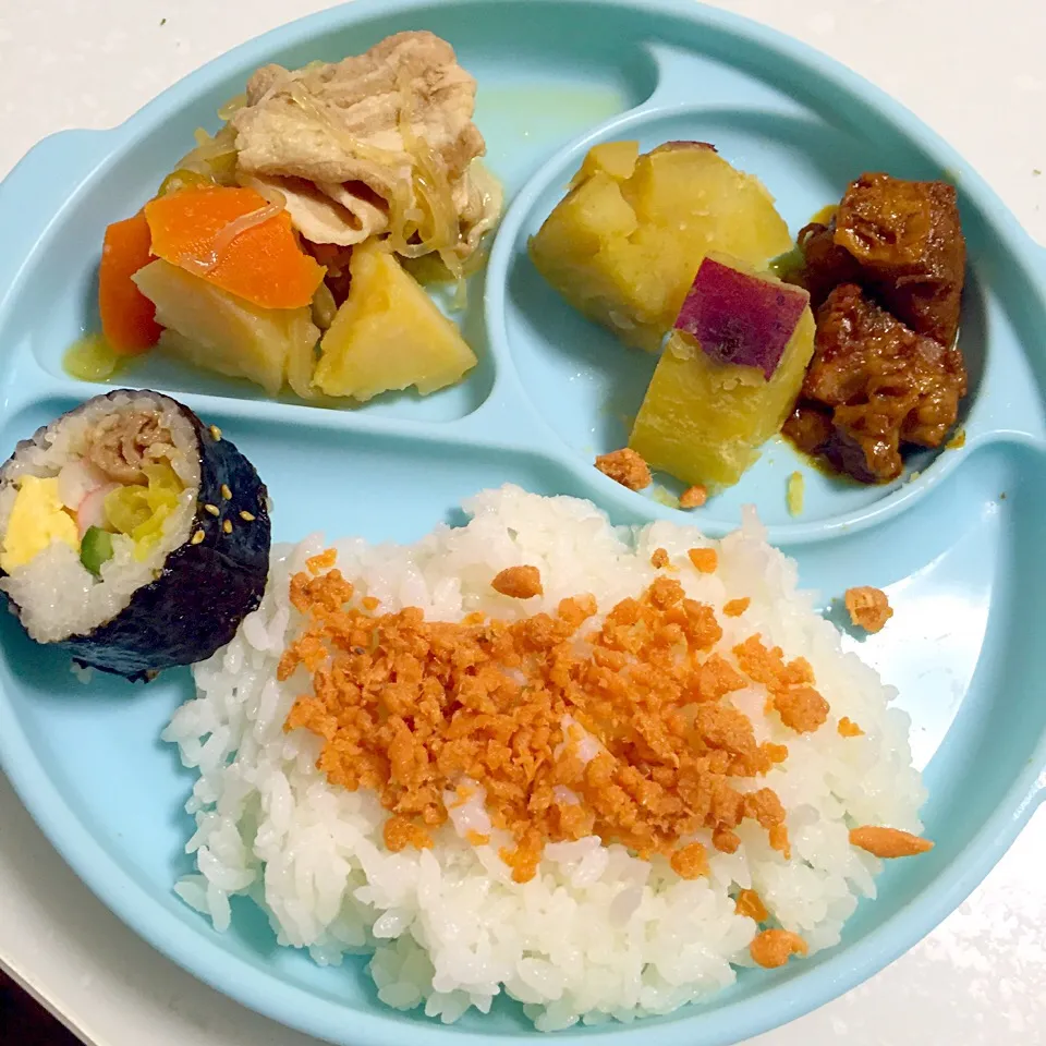 Snapdishの料理写真:息子ご飯♡キンパのりまき♡鮭ご飯♡肉じゃが♡さつまいもの甘煮♡やわらか豚角煮♡|湊叶ママさん