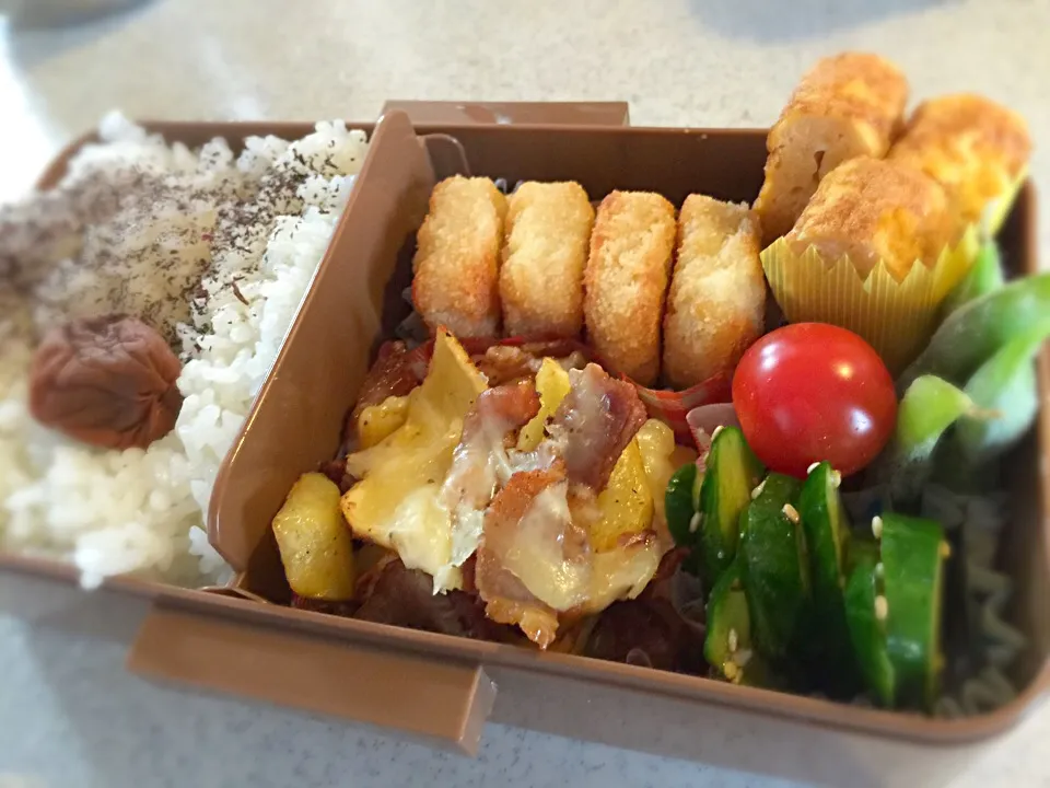 Snapdishの料理写真:お兄ちゃん弁当☆ベーコンポテトチーズ、チキンナゲット|kohanaxさん