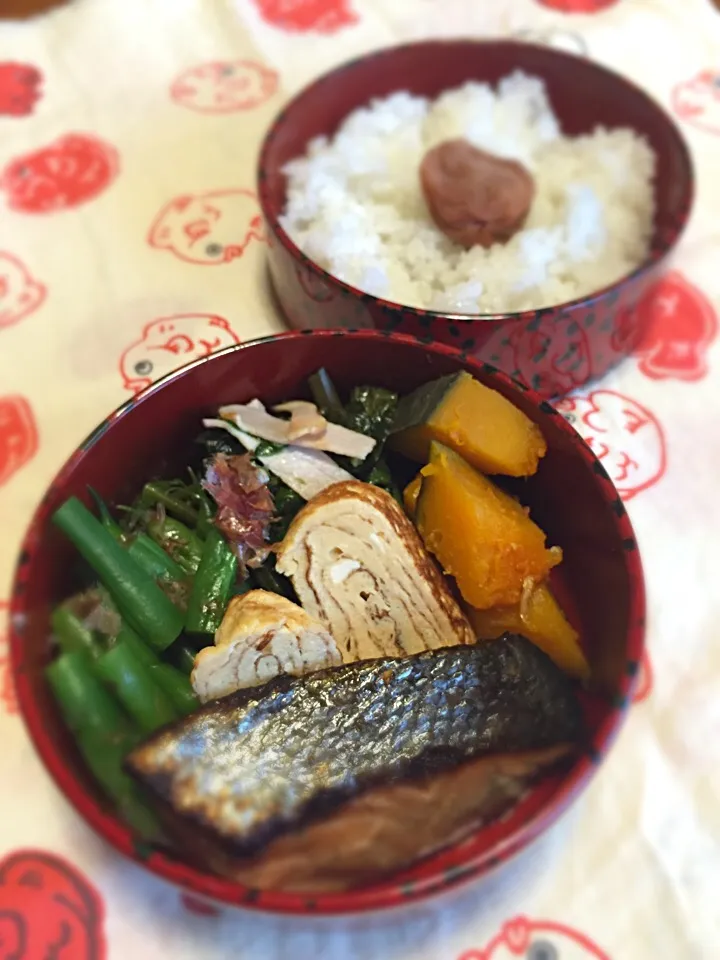 焼き鮭、卵焼き、南瓜煮、インゲンおかか和え、空芯菜とハム炒め|raku_darさん